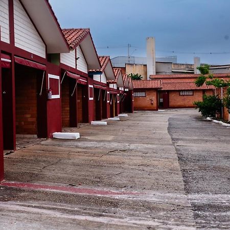 Hotel E Motel Madrugada Itu Exterior photo