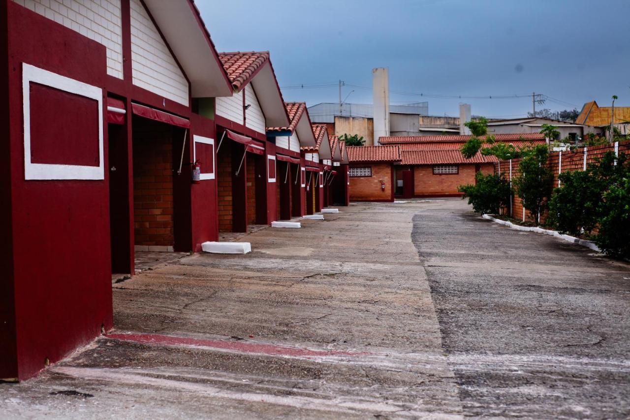 Hotel E Motel Madrugada Itu Exterior photo